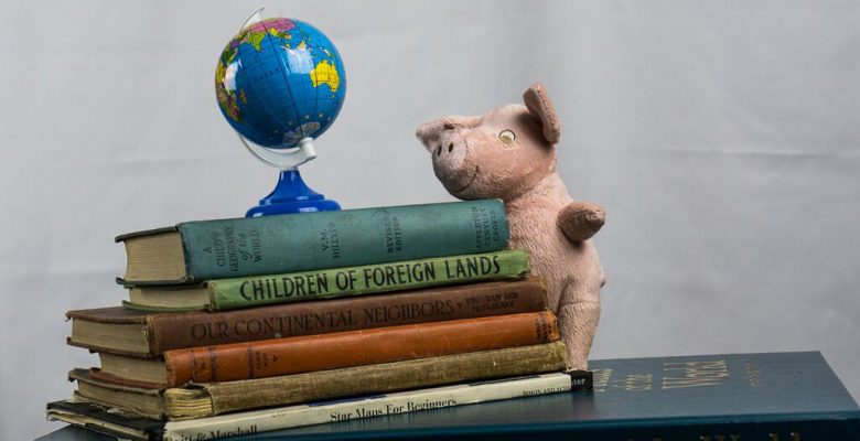 Rufus LeRoy Williams III is a pig who wants to go to Mars. Read Rufus Blasts Off to find out how he gets there. Via JenniferMargulis.net